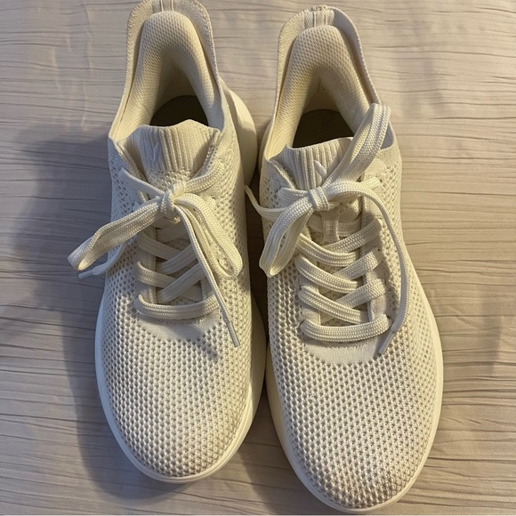 Vivaia Urban mesh sneakers off white beige slip on size 40 US women 9, men 7.5 - Picture 3 of 12